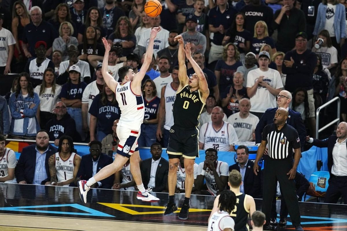 Purdue Boilermakers forward Mason Gillis (0) fires a 3-pointer in the national championship game of the 2024 NCAA Tournament at State Farm Stadium in Glendale on April 8, 2024.