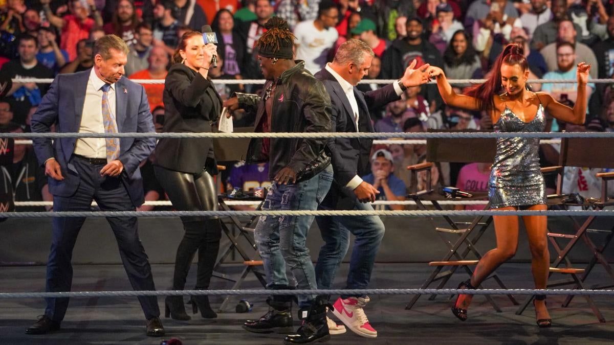 The McMahons take a break from doing propaganda for a bunch of murderers to cut a rug with R-Truth and Carmella at SmackDown 1,000 on Tuesday night.