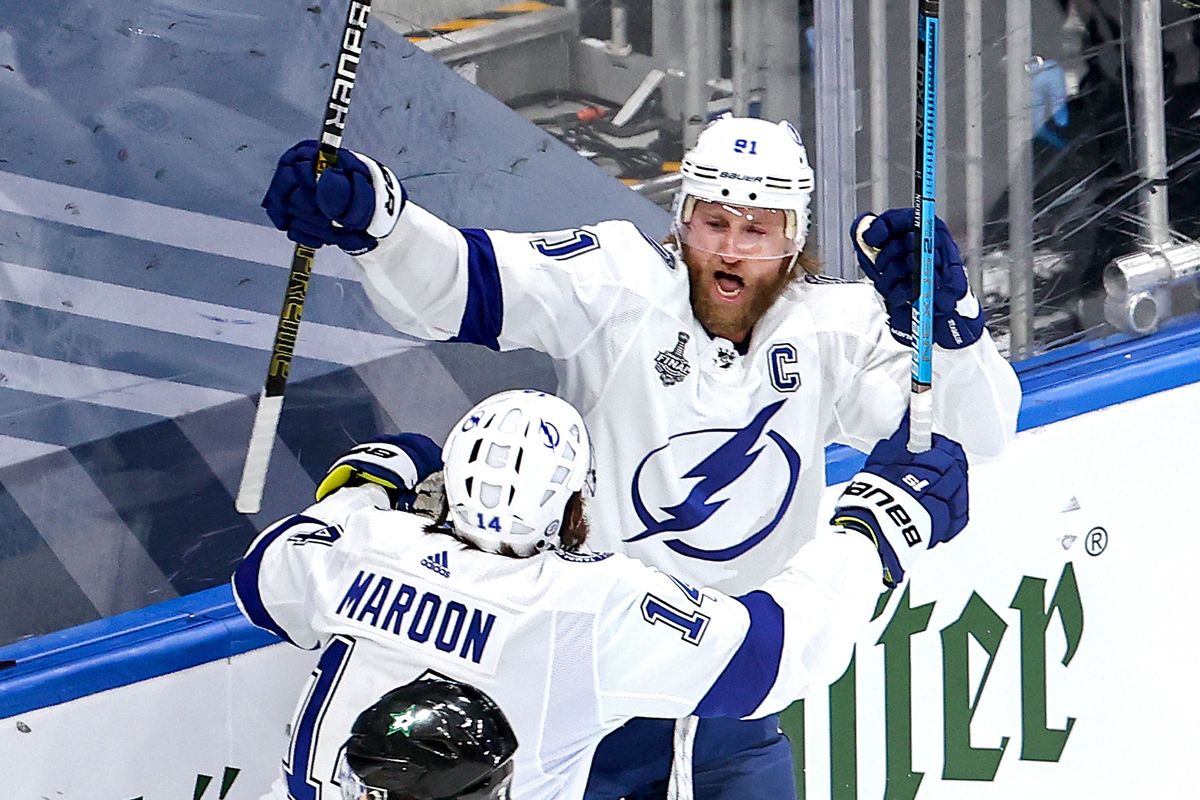 Steven Stamkos scored in his return to the ice as the Tampa Bay Lightning beat the Dallas Stars 5-2.