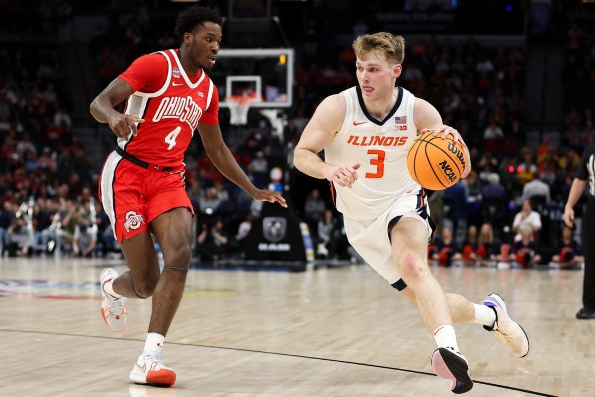 Mar 15, 2024; Minneapolis, MN, USA; Illinois Fighting Illini forward Marcus Domask (3) works around Ohio State Buckeyes guard Dale Bonner (4) during the first half at Target Center.