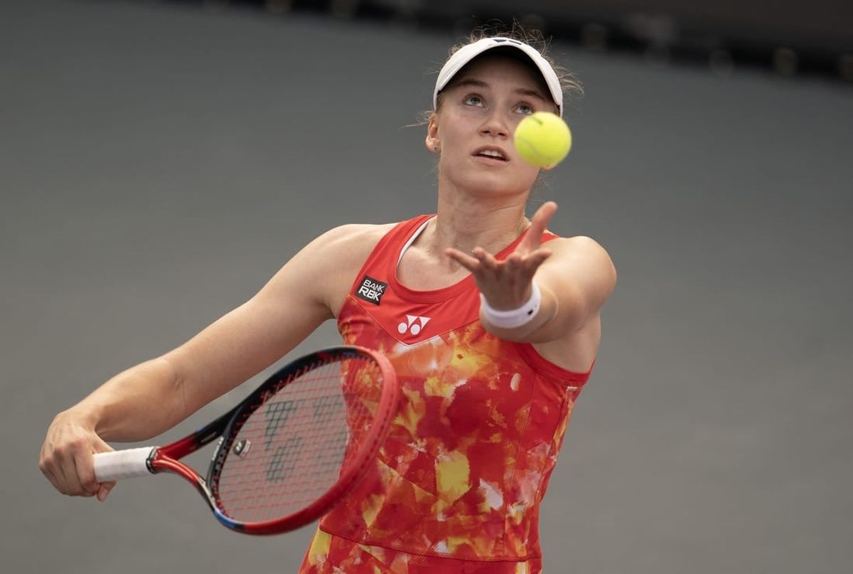 Nov 3, 2023; Cancun, Mexico;  Elena Rybakina (KAZ) tosses the ball to serve during her match against Aryna Sabalenka on day six of the GNP Saguaros WTA Finals Cancun.