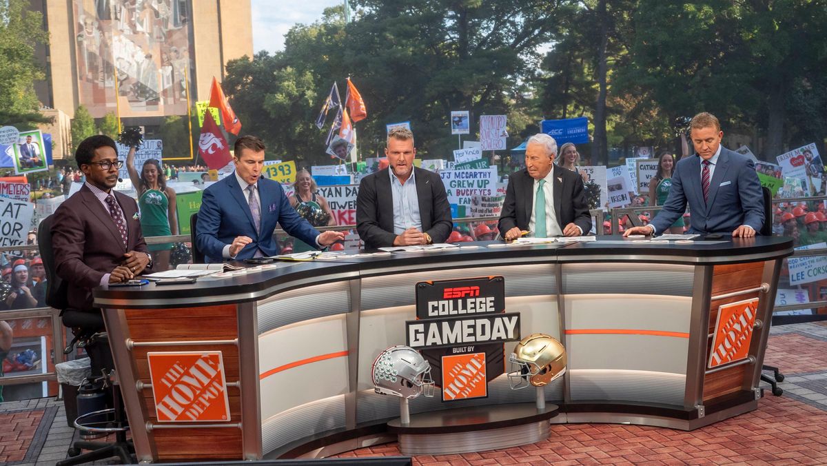 Desmond Howard, Reece Davis, Pat McAfee, Lee Corso, and Kirk Herbstreit