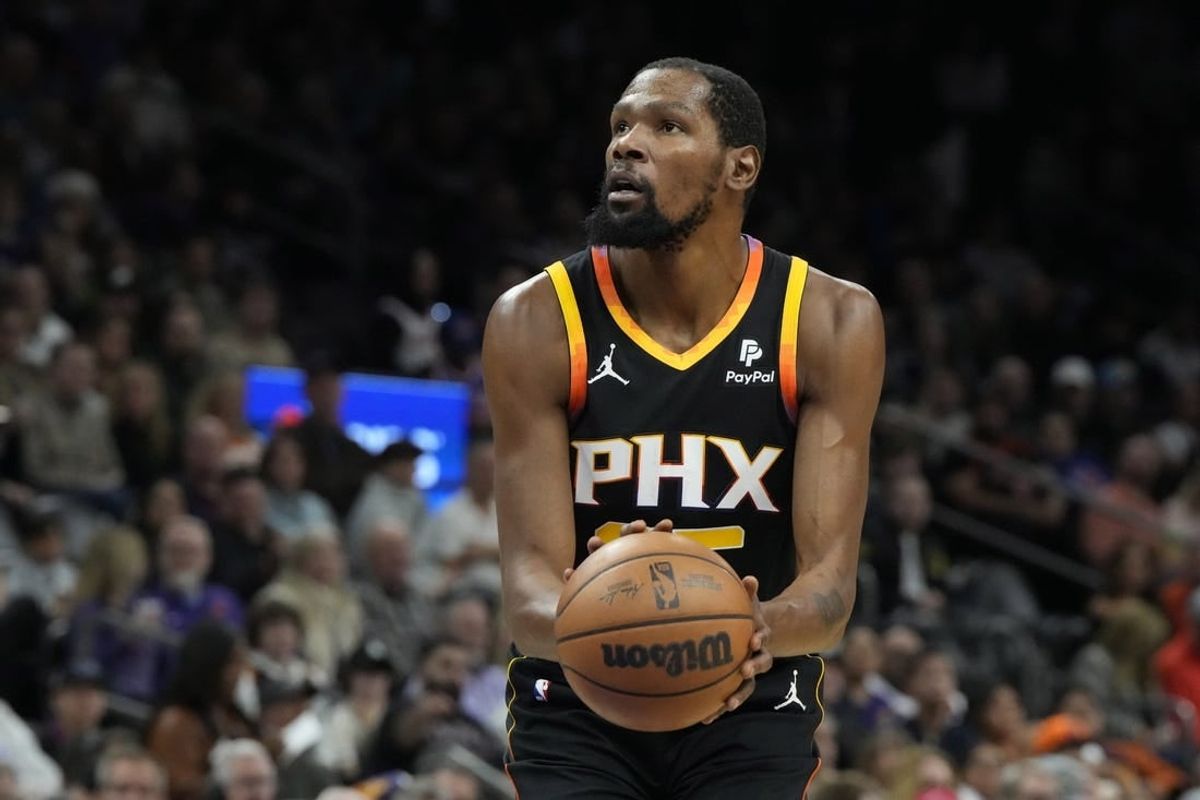 Dec 15, 2023; Phoenix, Arizona, USA; Phoenix Suns forward Kevin Durant (35) shoots a technical foul against the New York Knicks in the first half at Footprint Center.