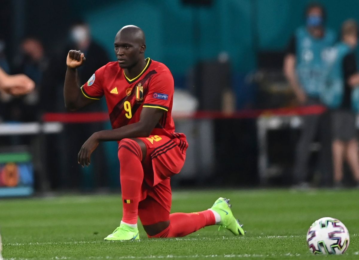 Lukaku kneels prior to Belgium/Russia match. England kicks off tomorrow, and their FA had some thoughts.