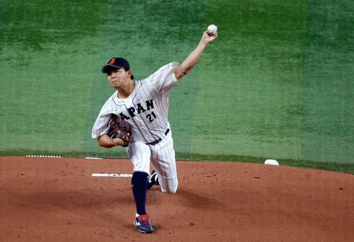 Mar 21, 2023; Miami, Florida, USA; Japan starting pitcher Shota Imanaga (21) pitches against the USA in the first inning at LoanDepot Park.