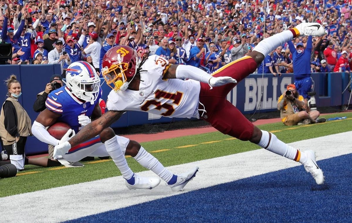 Bills receiver Emmanuel Sanders holds on to this pass behind Washington's Kamren Curl for a 5 yard touchdown.