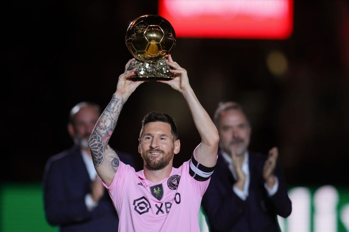 Nov 10, 2023; Lauderdale, FL, USA; Inter Miami forward Lionel Messi (10) poses with the Ballon d'Or trophy before the game against New York City at DRV PNK Stadium.