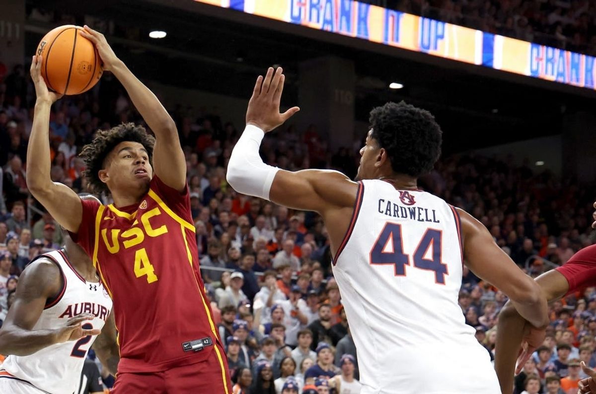 Dec 17, 2023; Auburn, Alabama, USA;  USC Trojans guard Oziyah Sellers (4) looks for a pass as Auburn Tigers center Dylan Cardwell (44) defends during the first half at Neville Arena.