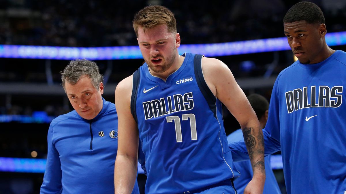 Luka Dončić suffered a strained calf on Sunday.