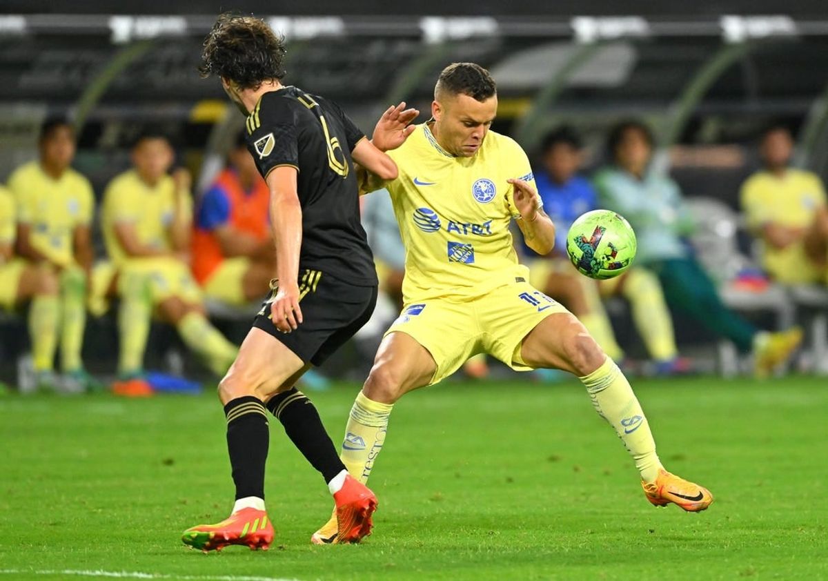 Aug 3, 2022; Los Angeles, California, US;   LAFC midfielder Ilie Sanchez (6) and Club America forward Jonathan Rodriguez (11) battle for the ball in the second half at SoFi Stadium.