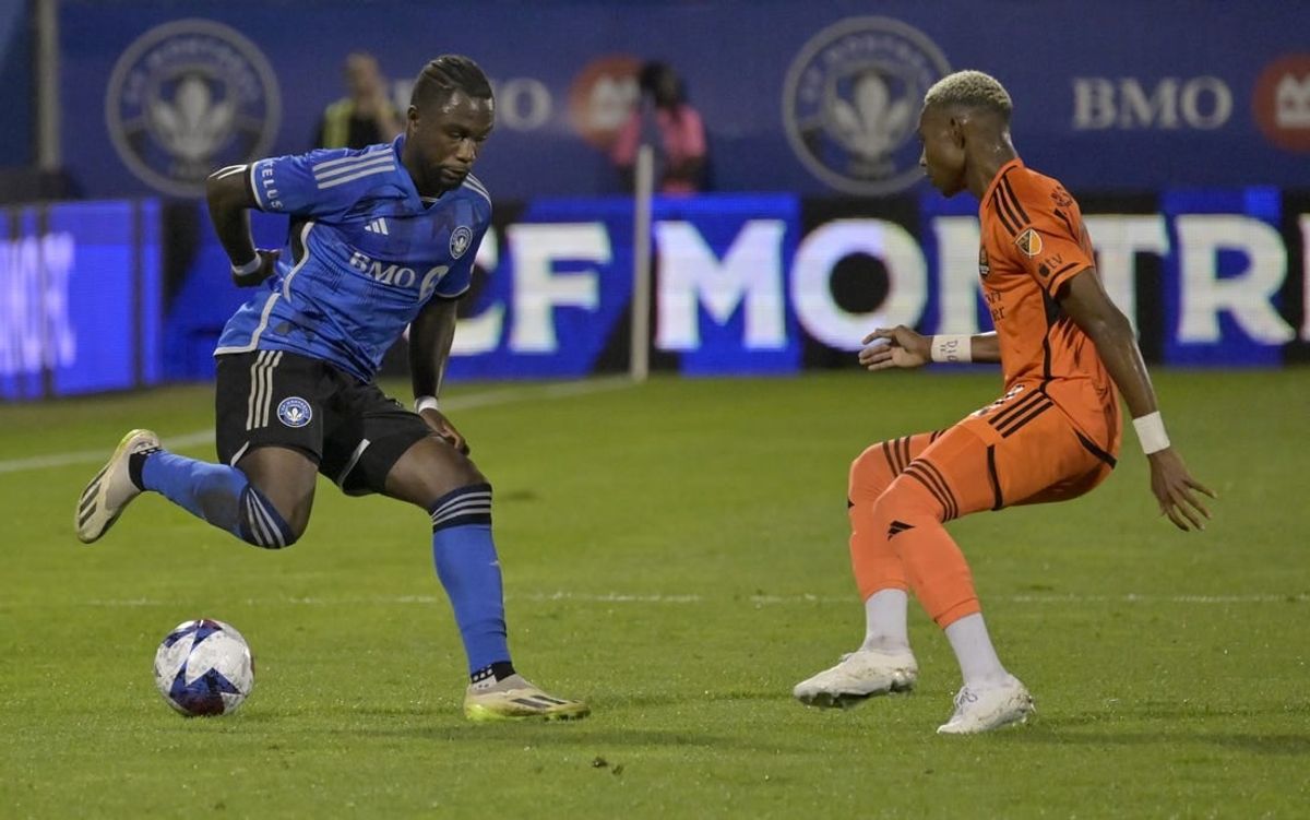 Oct 4, 2023; Montreal, Quebec, CAN; CF Montreal defender Zachary Brault-Guillard (15) dribbles against Houston Dynamo forward Nelson Quinones (21) during the first half at Stade Saputo.