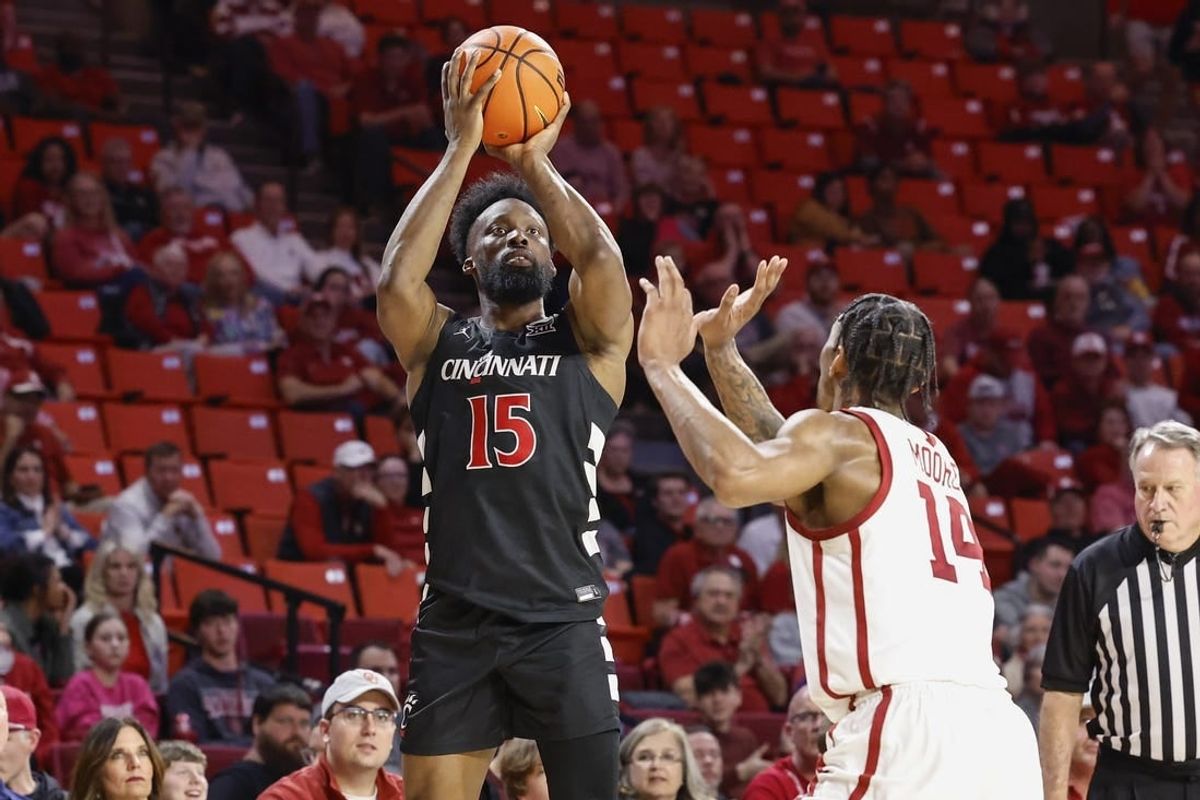 Mar 5, 2024; Norman, Oklahoma, USA; Cincinnati Bearcats forward John Newman III (15) shoots as Oklahoma Sooners forward Jalon Moore (14) defends during the first half at Lloyd Noble Center.