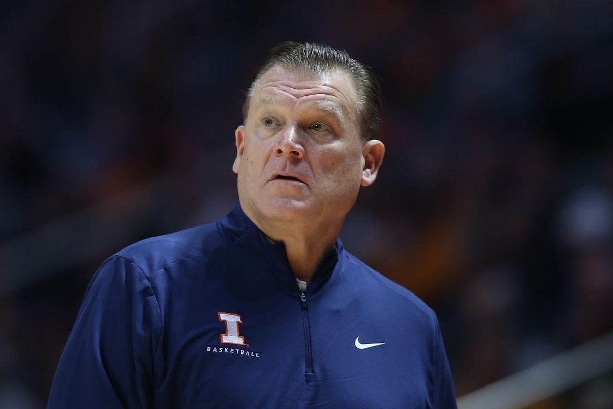 Dec 9, 2023; Knoxville, Tennessee, USA; Illinois Fighting Illini head coach Brad Underwood during the first half against the Tennessee Volunteers at Food City Center at Thompson-Boling Arena.