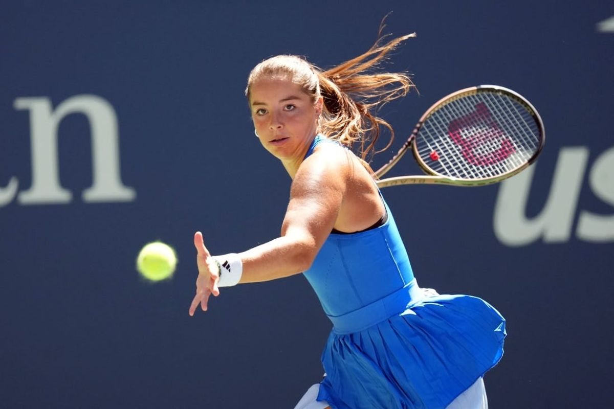 Aug 31, 2023; Flushing, NY, USA; Jodie Burrage of Great Britain hits to Aryna Sabalenka on day four of the 2023 U.S. Open tennis tournament at USTA Billie Jean King National Tennis Center.