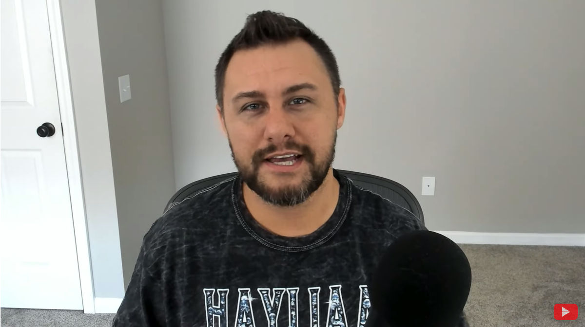 Sean Ross Sapp sat down with Deadspin to talk about how he gets all those tips.