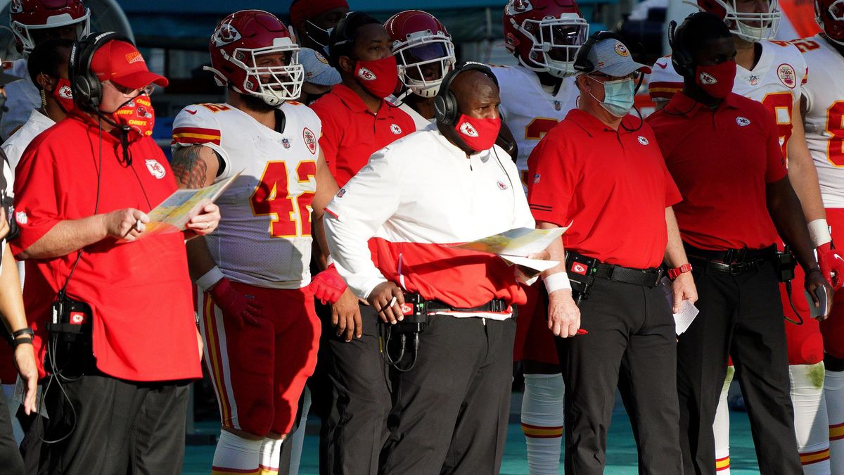 Offensive coordinator Eric Bieni emy on the sidelines for the Chiefs.