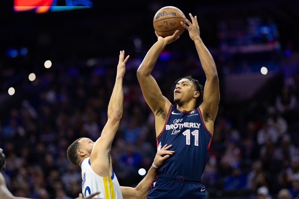 Feb 7, 2024; Philadelphia, Pennsylvania, USA; Philadelphia 76ers guard Jaden Springer (11) scores past Golden State Warriors guard Stephen Curry (30) during the first quarter at Wells Fargo Center.