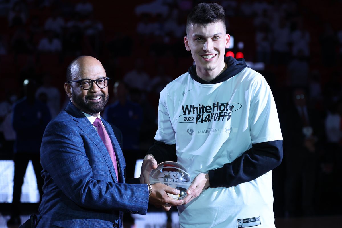 Tyler Herro (r.), the NBA’s Sixth Man of the Year