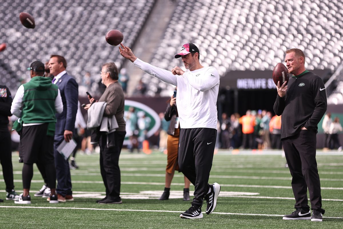 Aaron Rodgers está convencido de que puede regresar al campo mucho antes de cualquier cronograma normal de recuperación.