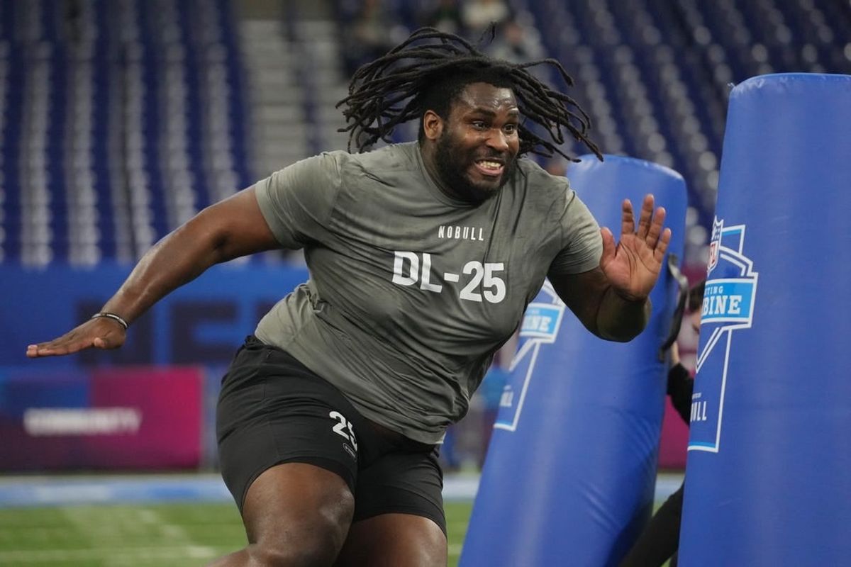 Feb 29, 2024; Indianapolis, IN, USA; Texas defensive lineman T'Vondre Sweat (DL25) works out during the 2024 NFL Combine at Lucas Oil Stadium.