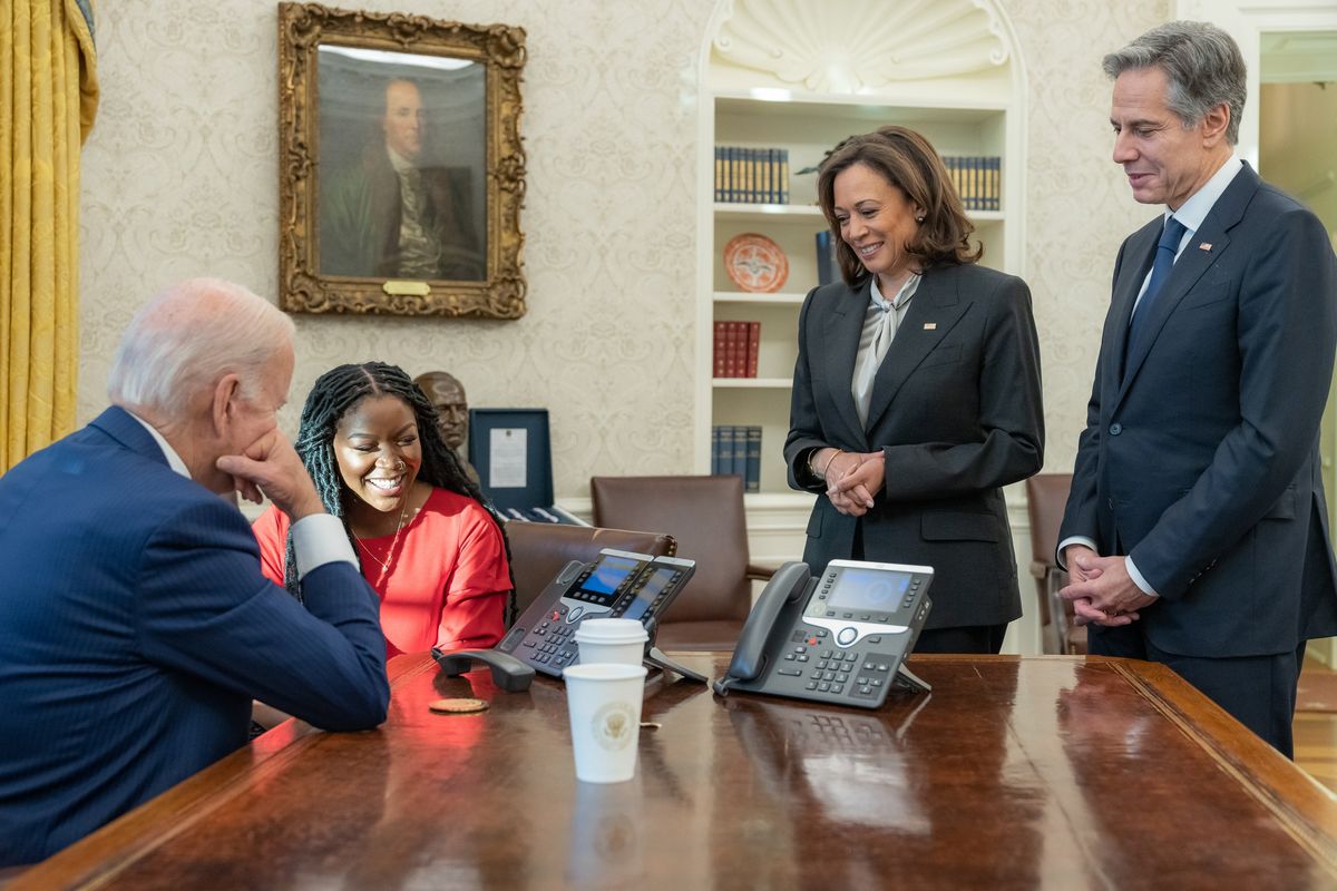 President Biden,  Cherelle Griner (Wife of Brittney), Vice President Kamala Harris and Secretary of State Antony Blinken on a call with the formerly incarcerated WNBA star.