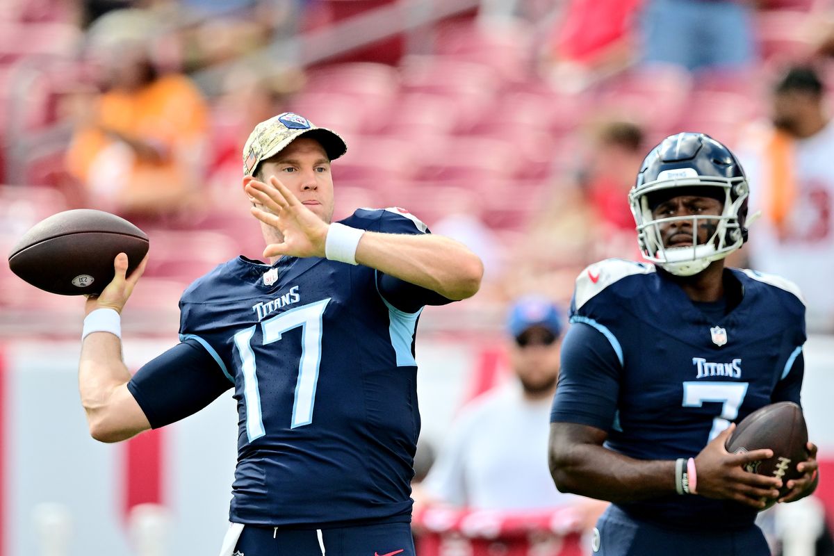 Ryan Tannehill (17) and Malik Willis.