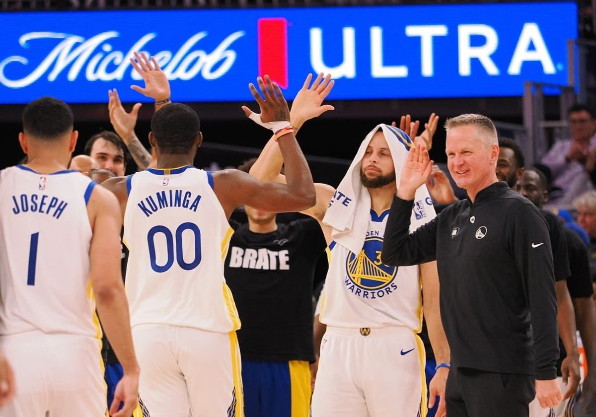 Jan 24, 2024; San Francisco, California, USA; Golden State Warriors forward Jonathan Kuminga (00) high fives guard Stephen Curry (30) and head coach Steve Kerr as a time out is called against the Atlanta Hawks during the fourth quarter at Chase Center.