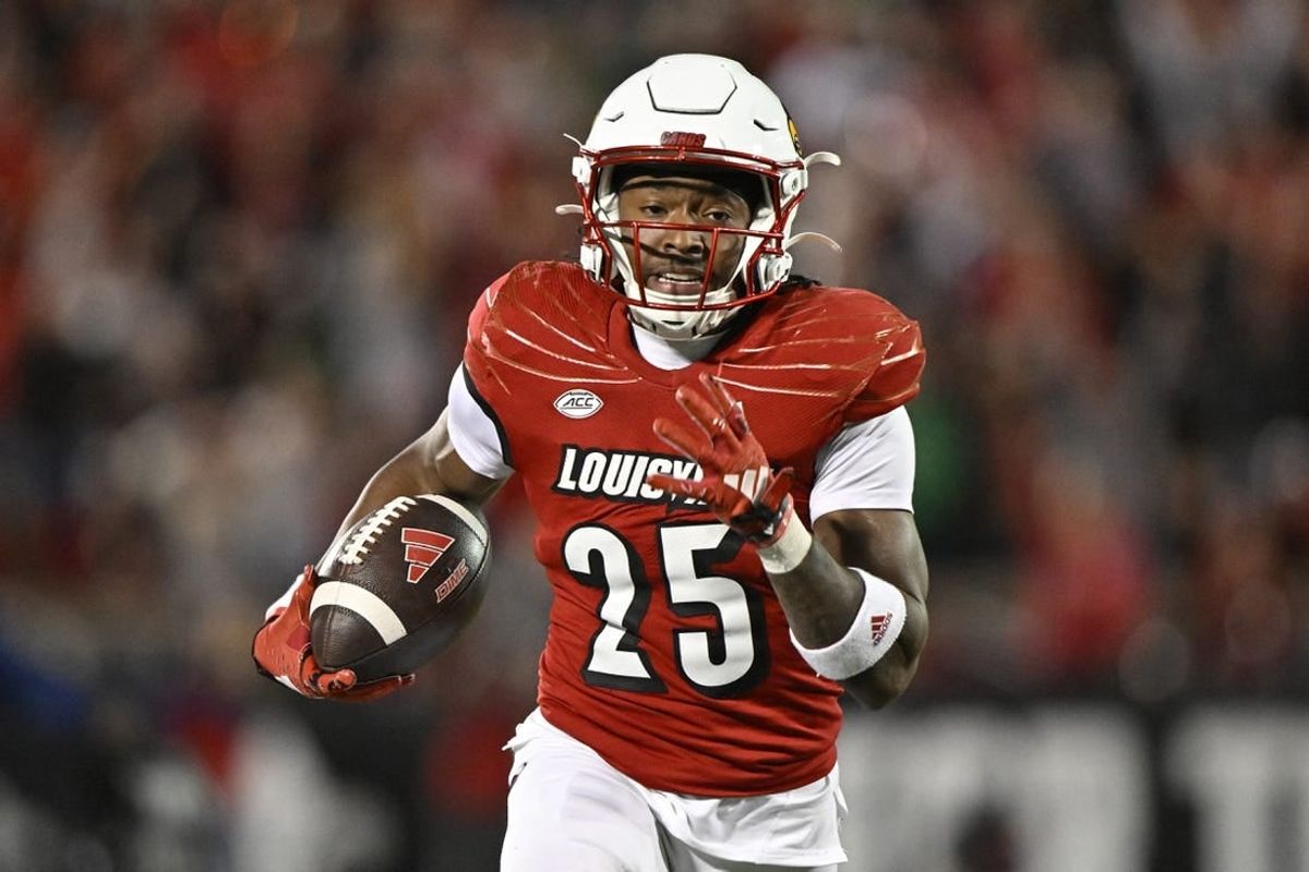 Oct 7, 2023; Louisville, Kentucky, USA;  Louisville Cardinals running back Jawhar Jordan (25) runs the ball to score a touchdown against the Notre Dame Fighting Irish during the second half at L&N Federal Credit Union Stadium. Louisville defeated Notre Dame 33-20.