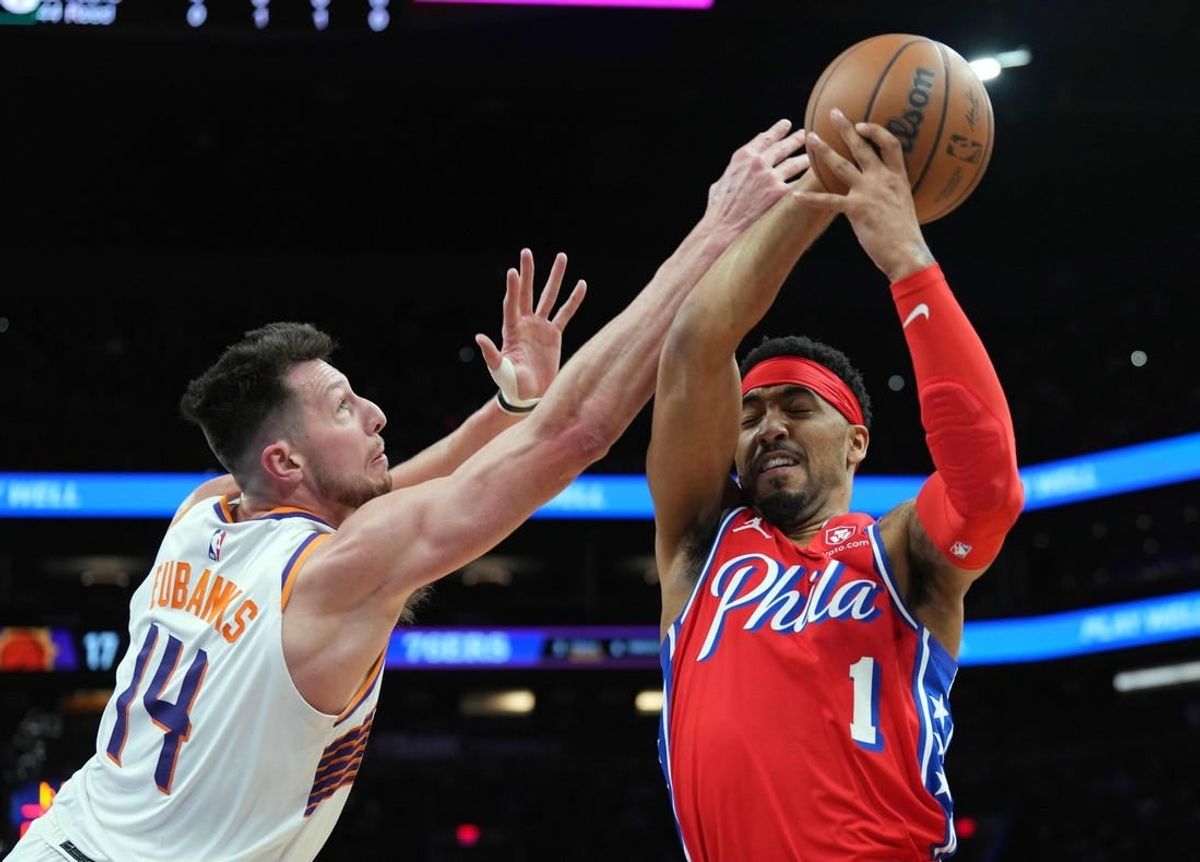 Mar 20, 2024; Phoenix, Arizona, USA; Phoenix Suns forward Drew Eubanks (14) guards Philadelphia 76ers forward KJ Martin (1) during the first half at Footprint Center.