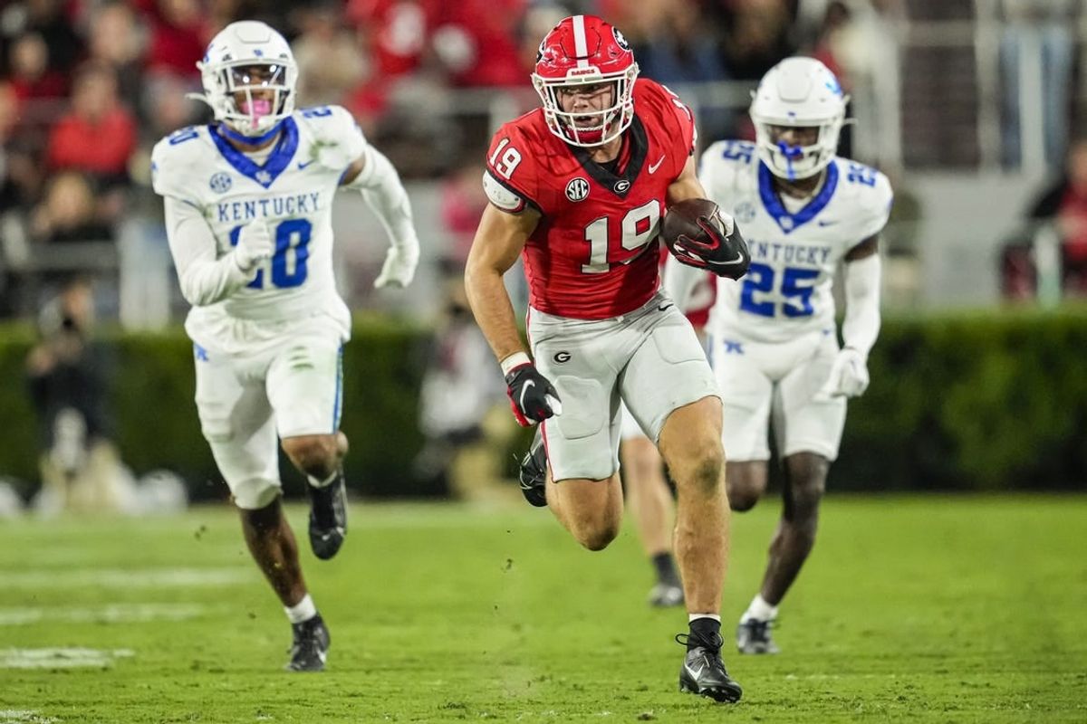 Oct 7, 2023; Athens, Georgia, USA; Georgia Bulldogs tight end Brock Bowers (19) runs after a catch against the Kentucky Wildcats at Sanford Stadium.