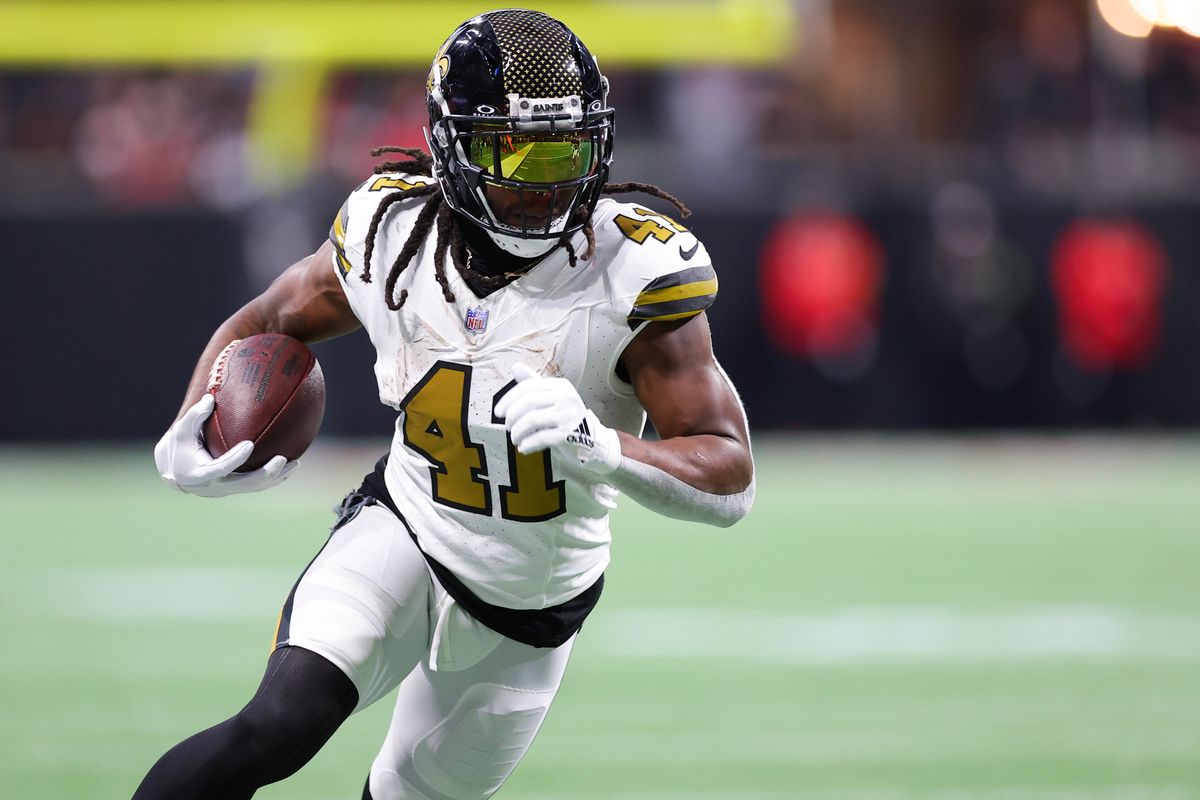 The New Orleans Saints’ Alvin Kamara accidentally crashed into a sideline official in a game against the Detroit Lines and the official’s leg does not look great.