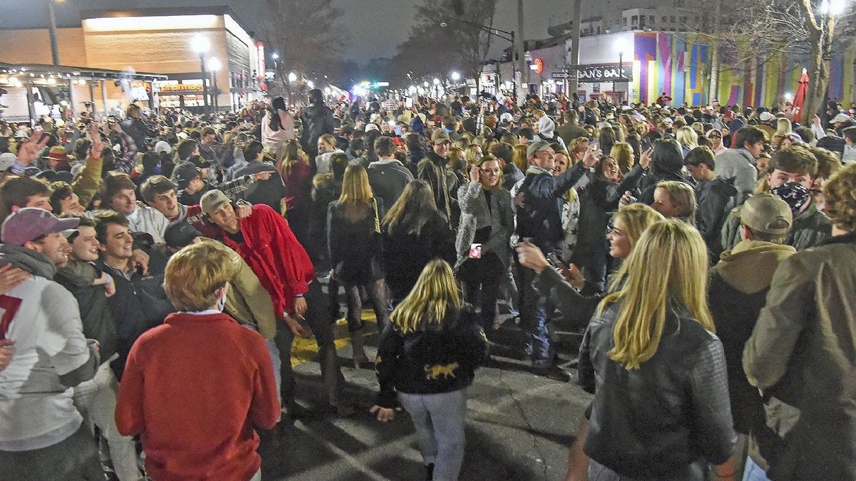 Alabama fans celebrate another national title, without a mask in sight.