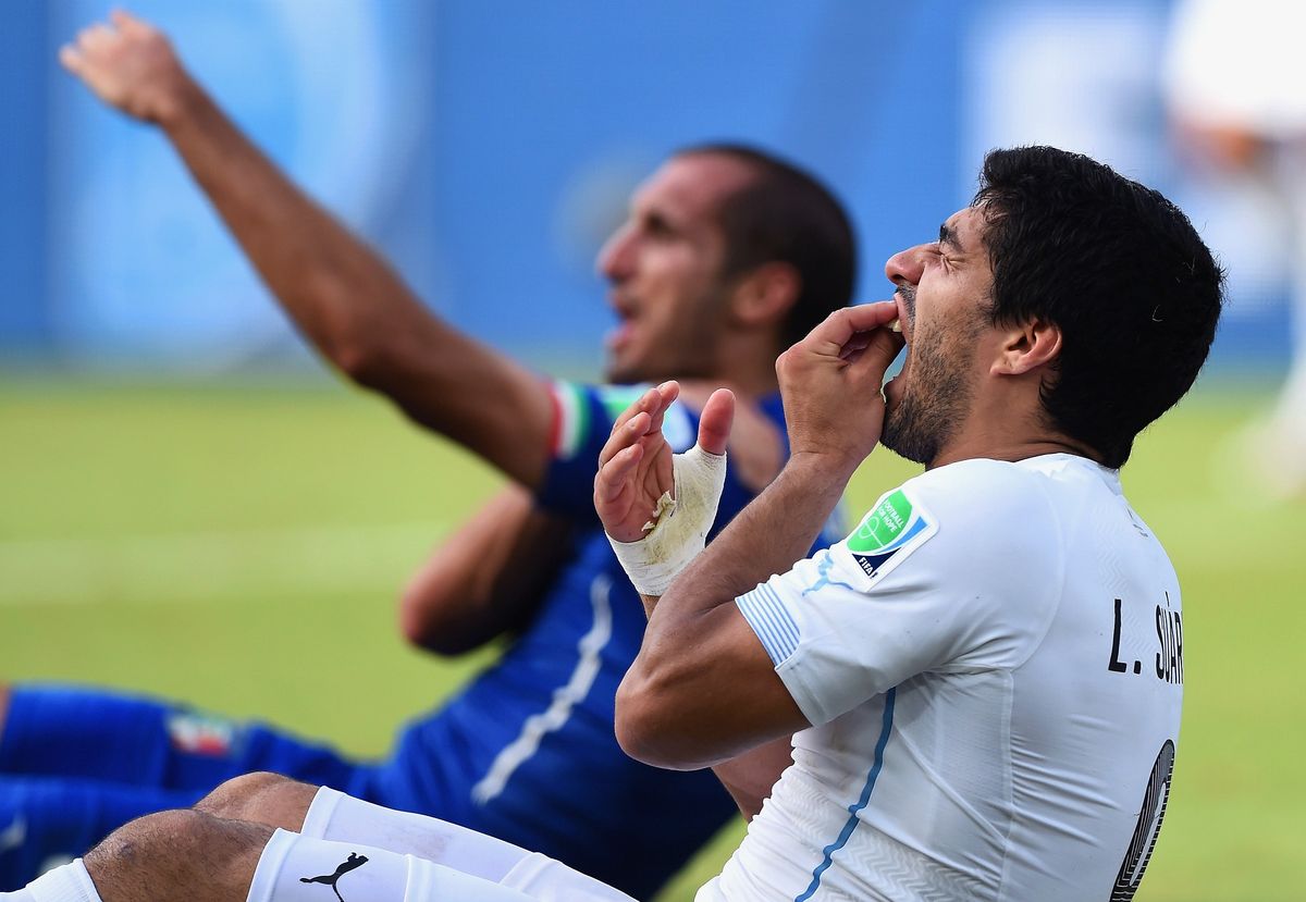 ‘Memba this? 2014 World Cup. Su á rez bites Chiellini. He’s at it again.