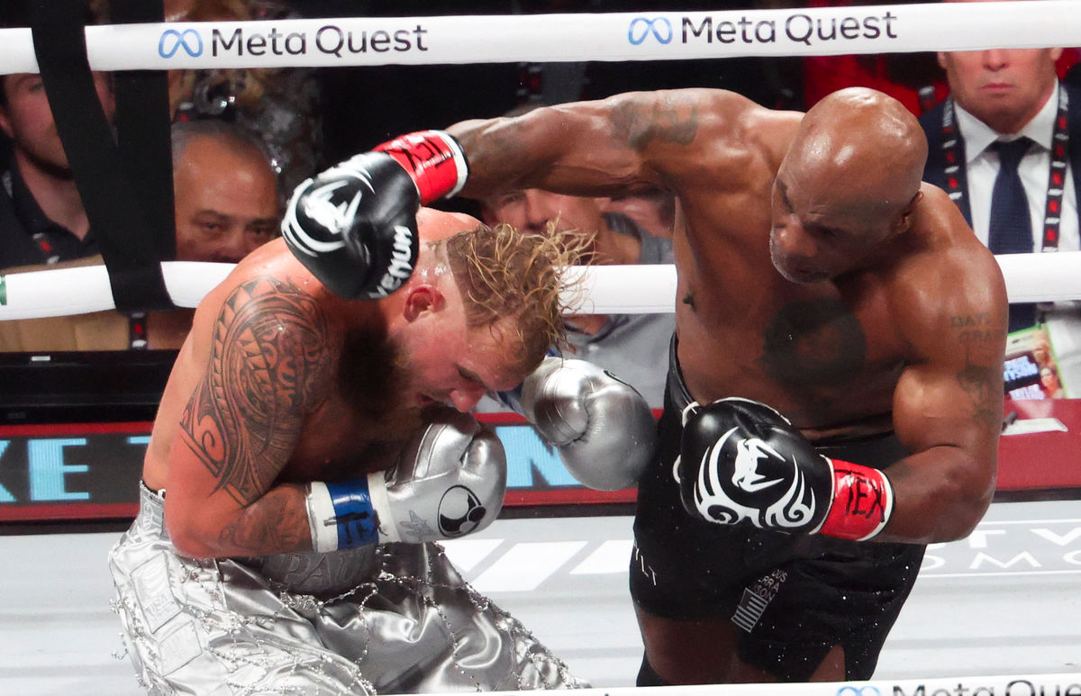 Nov 15, 2024; Arlington, Texas, UNITED STATES; Mike Tyson (black gloves) fights Jake Paul (silver gloves) at AT&T Stadium. Mandatory Credit: Kevin Jairaj-Imagn Images