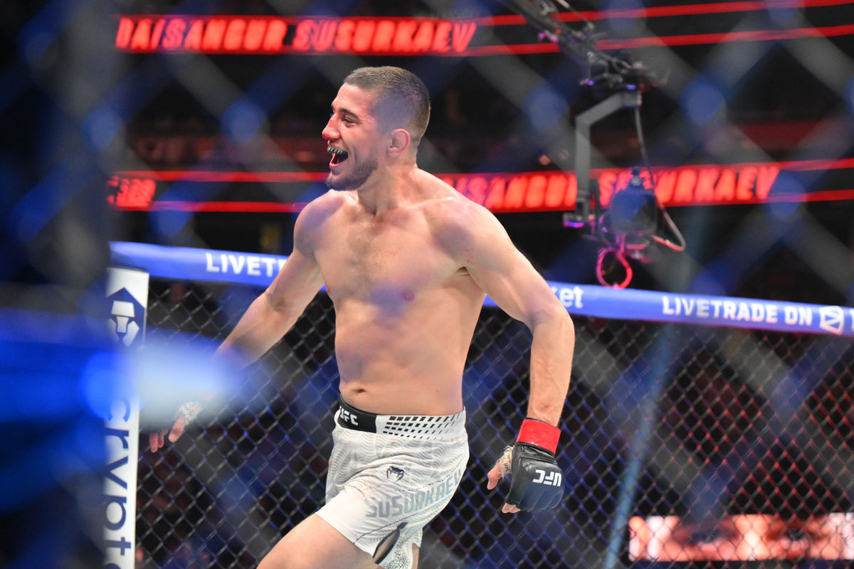 May 9, 2026; Newark, New Jersey, UNITED STATES; Baisangur Susurkaev (red gloves) fights Djorden Santos (blue gloves) during UFC 328 at Prudential Center. Mandatory Credit: John Jones-Imagn Images