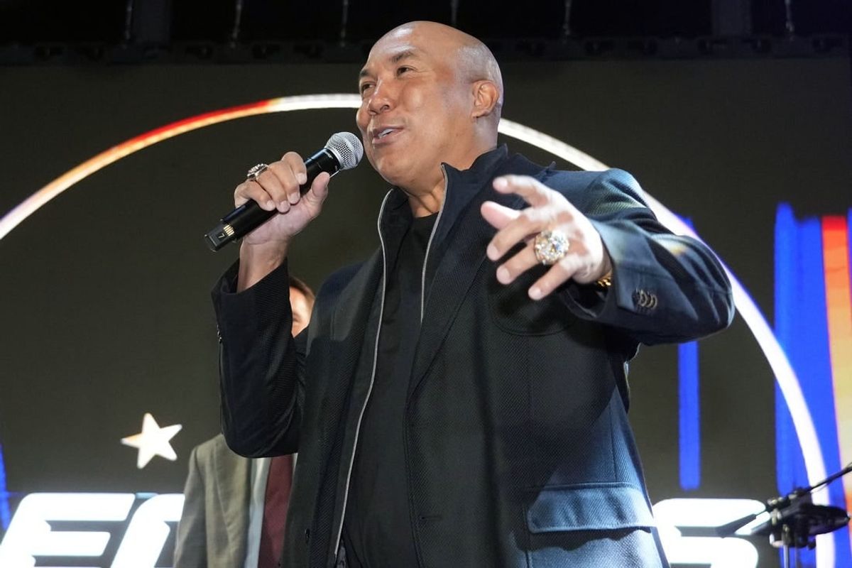 Feb 9, 2024; Las Vegas, NV, USA; Former wide receiver Hines Ward speaks during the Legends NFL Party.