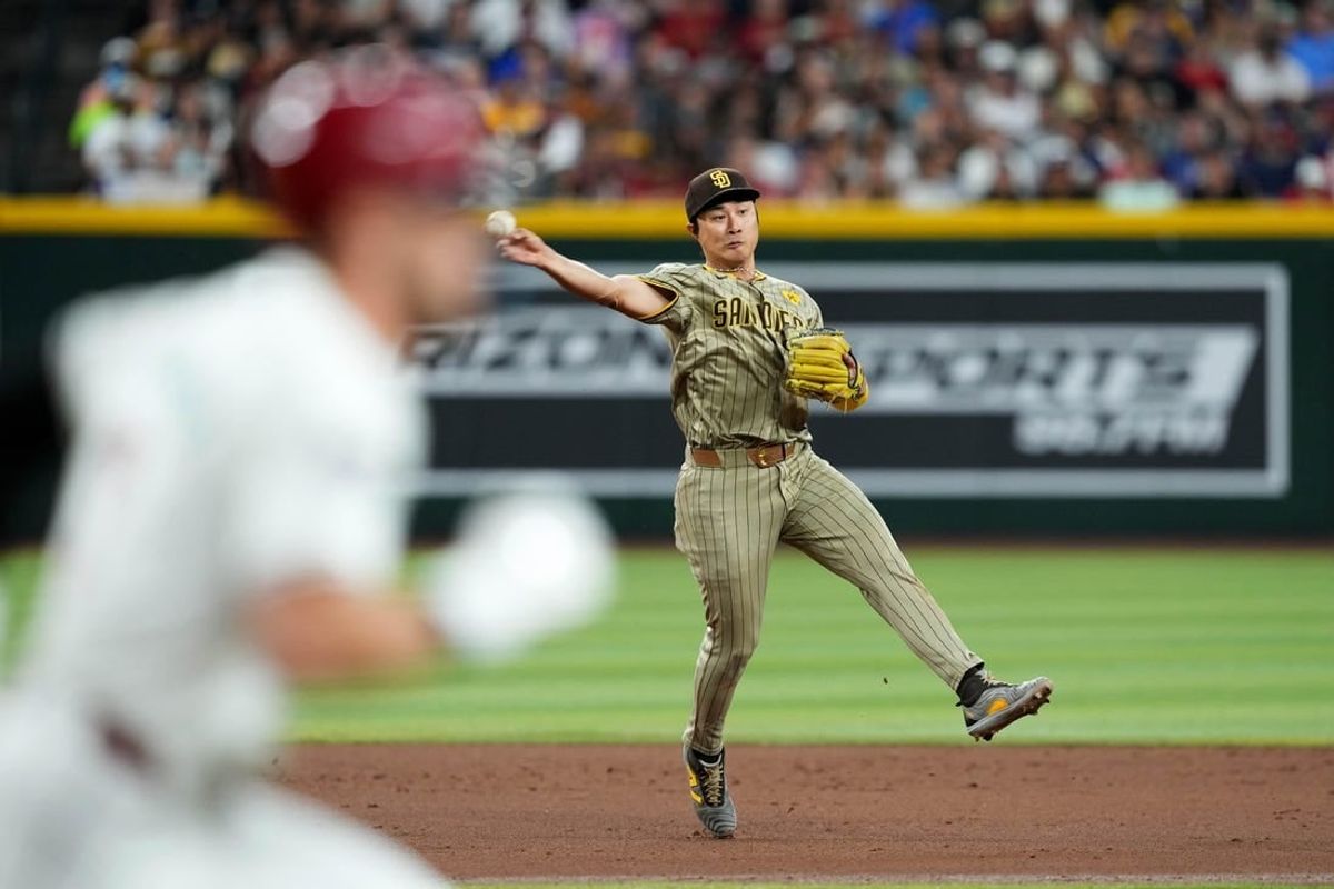 May 3, 2024; Phoenix, Arizona, USA; San Diego Padres shortstop Ha-Seong Kim (7) throws to first base to force out Arizona Diamondbacks shortstop Blaze Alexander (9) during the third inning at Chase Field.