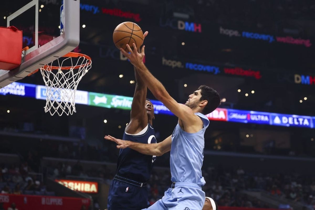 Nov 12, 2023; Los Angeles, California, USA; Memphis Grizzlies forward Santi Aldama (7) drives to the basket against the LA Clippers during the first half of a game at Crypto.com Arena.