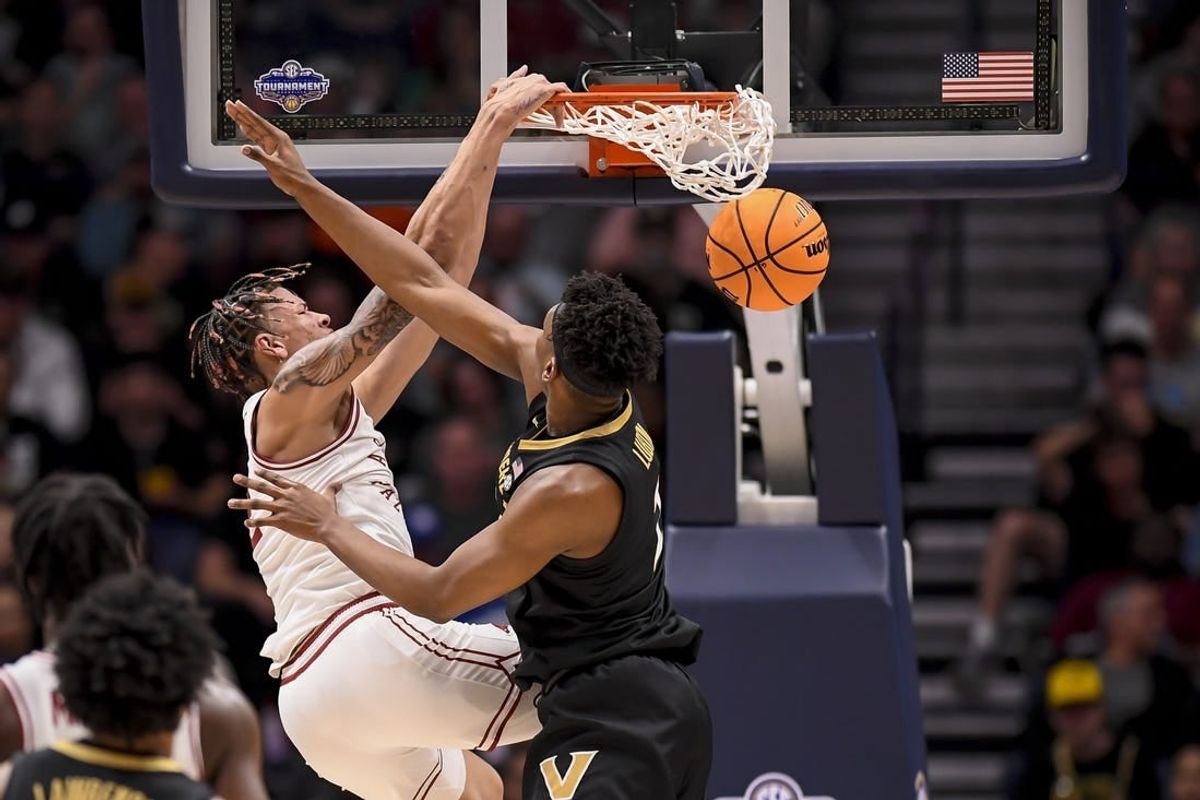 Mar 13, 2024; Nashville, TN, USA;  Arkansas Razorbacks forward Trevon Brazile (2) slams the ball over Vanderbilt Commodores forward Ven-Allen Lubin (2) during the first half at Bridgestone Arena.