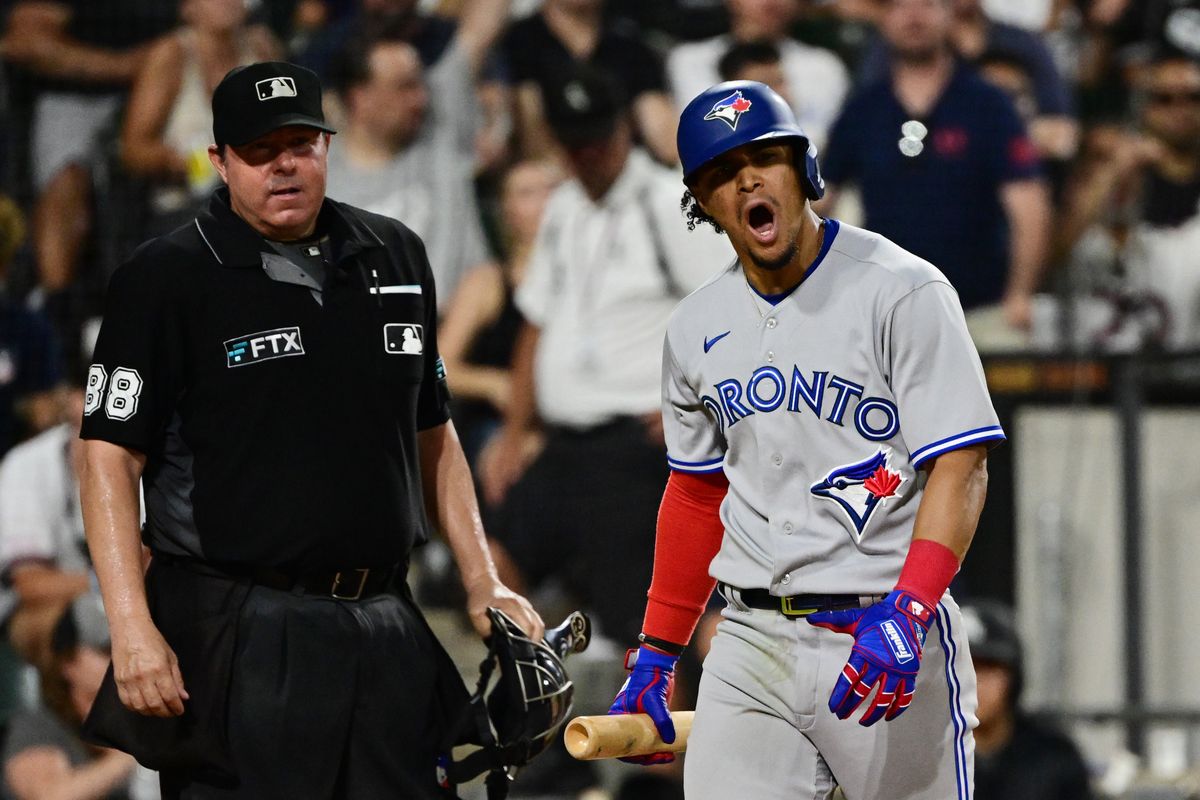 Teoscar Hernandez is like 😮 after an absurd strike 3 call from Doug Eddings.