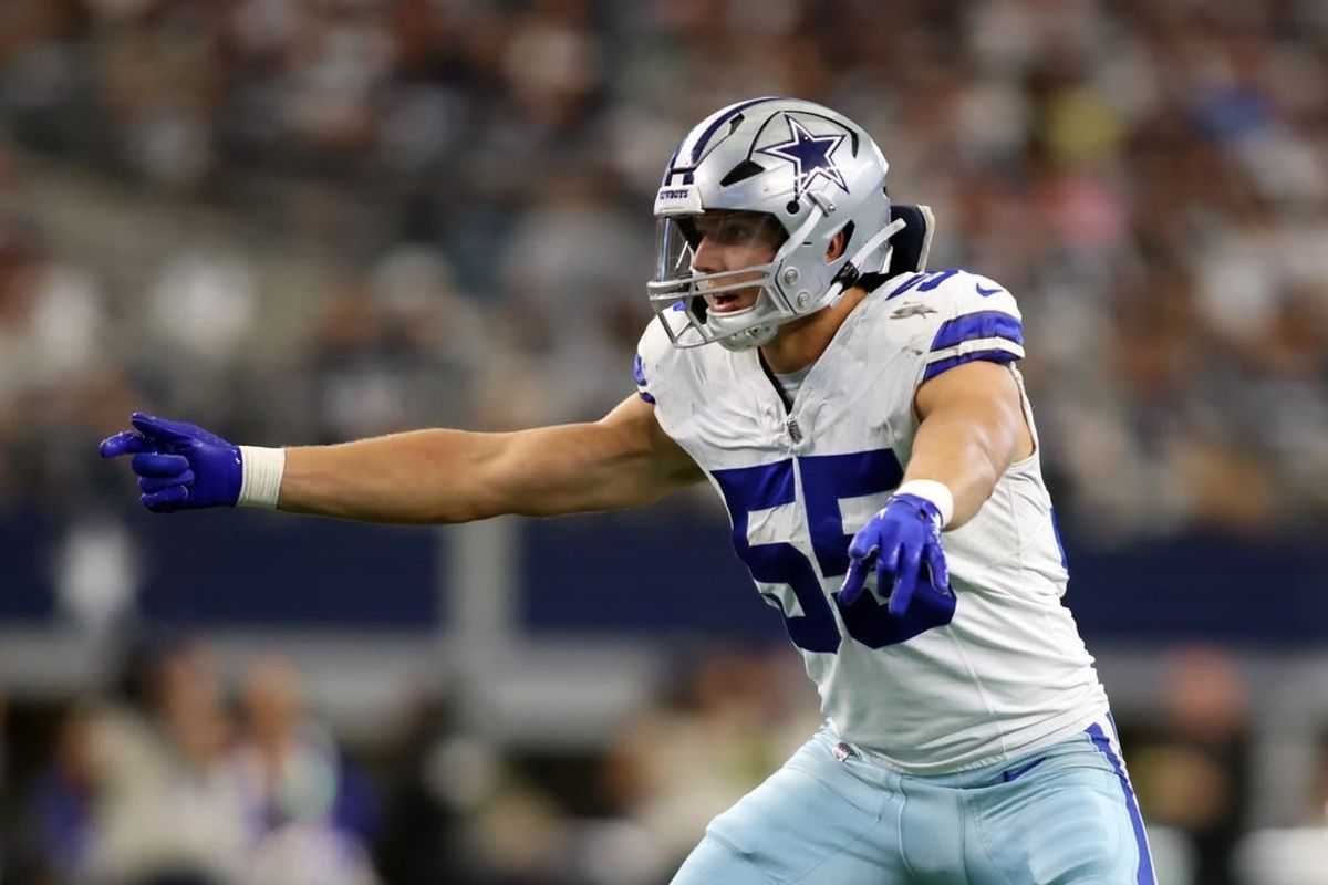 Sep 17, 2023; Arlington, Texas, USA; Dallas Cowboys linebacker Leighton Vander Esch (55) calls a defensive play in the third quarter against the New York Jets at AT&T Stadium.