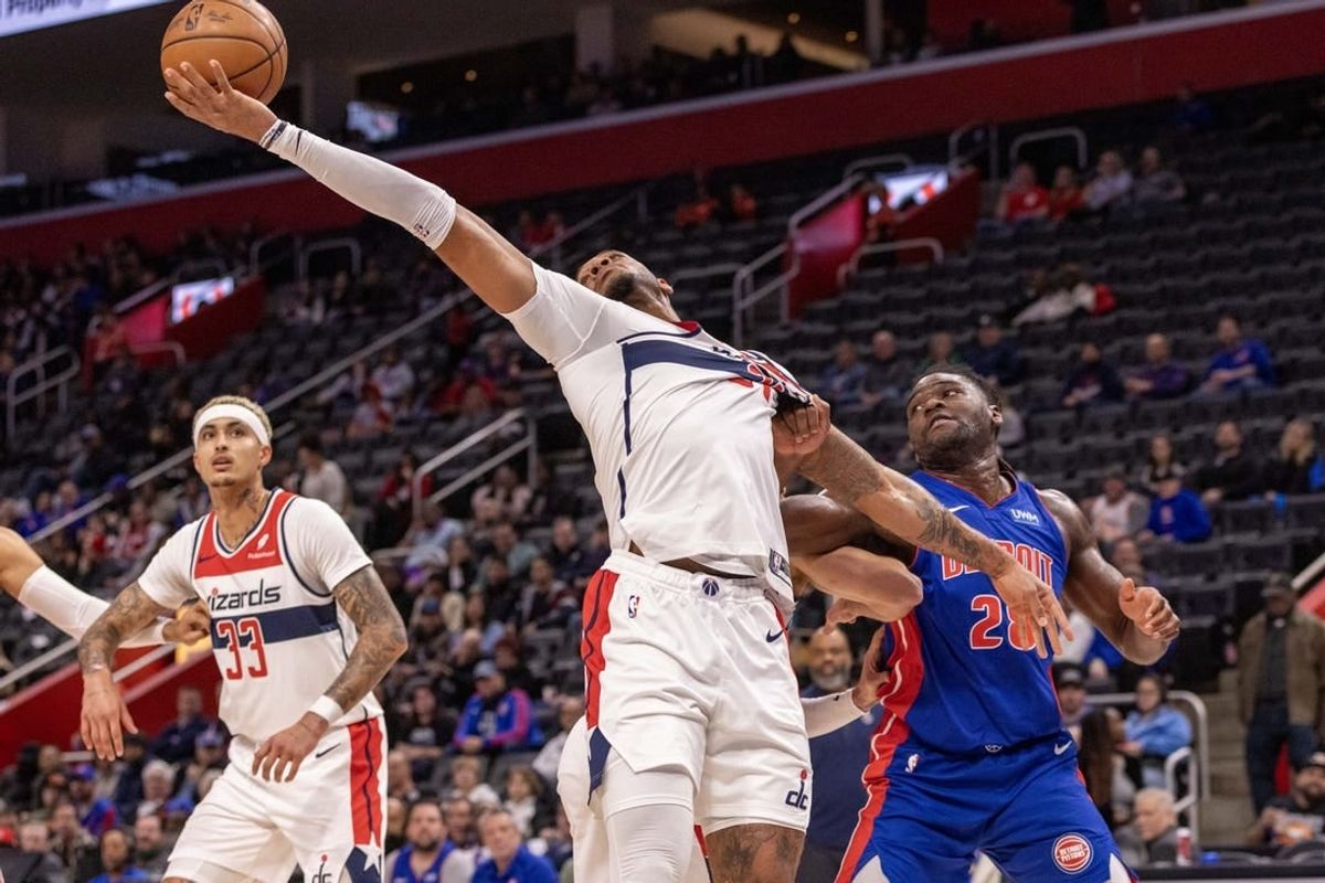 Nov 27, 2023; Detroit, Michigan, USA; Detroit Pistons center Isaiah Stewart (28) and Washington Wizards center Daniel Gafford (21) battle for the ball during the first half at Little Caesars Arena.