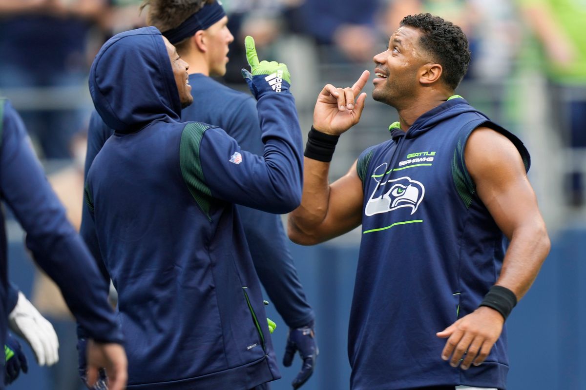 Tyler Lockett and Russell Wilson in 2021.