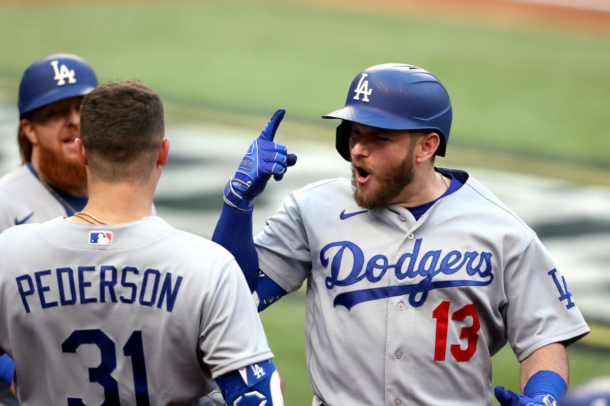 Max Muncy and the Dodgers exploded for 11 runs in the first inning of Wednesday’s 15-3 win over Atlanta.