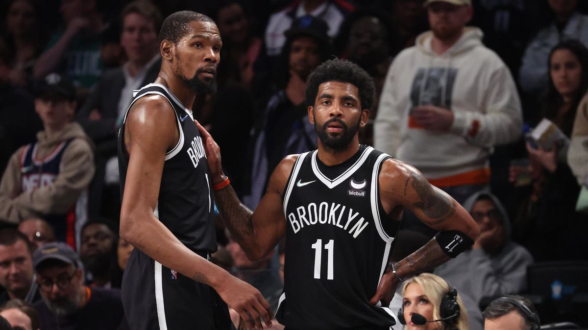 Kevin Durant (l.) and Kyrie Irving