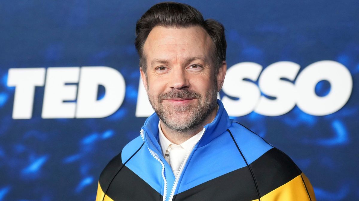 Jason Sudeikis at the  Ted Lasso  season three premiere held at the Regency Village Theater in Westwood, Calif.