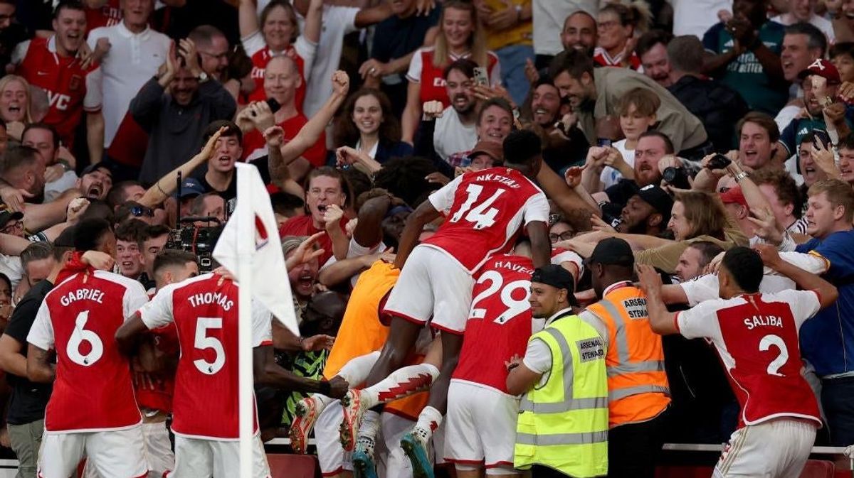 Gabriel Martinelli and Arsenal celebrate the match’s lone goal.