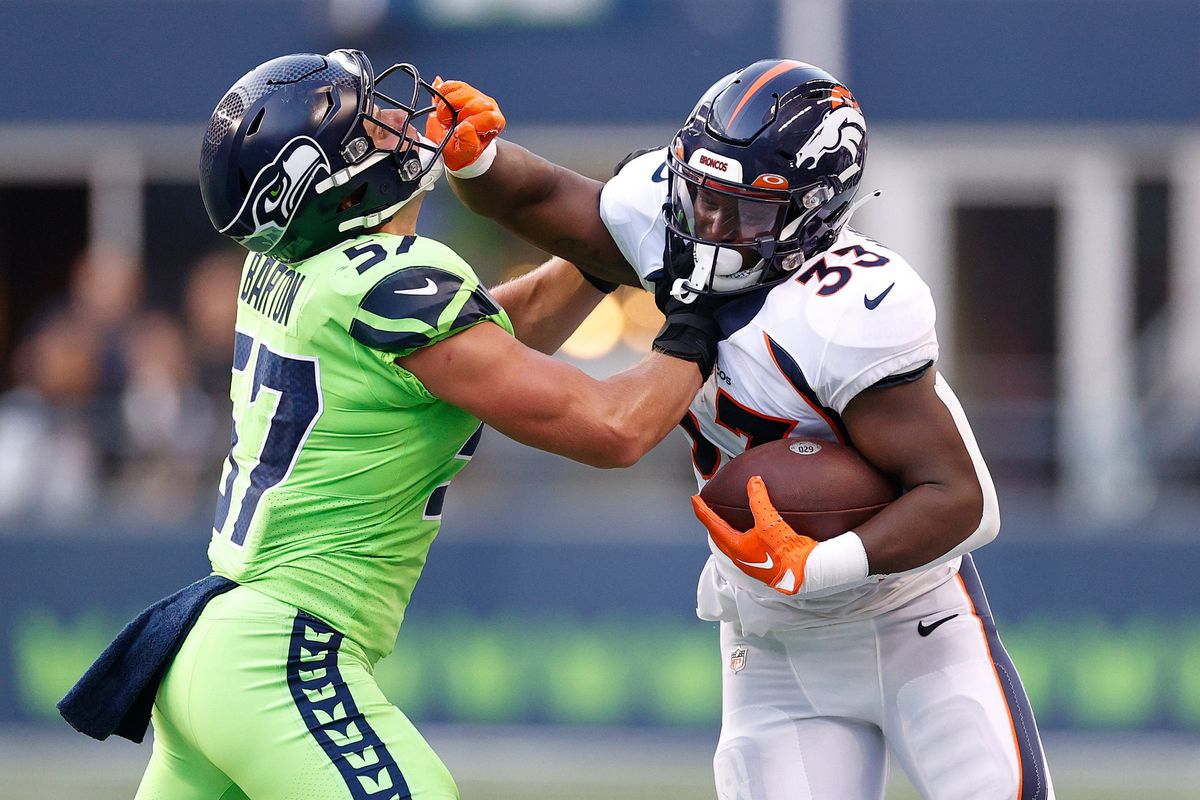 Javonte Williams (right)