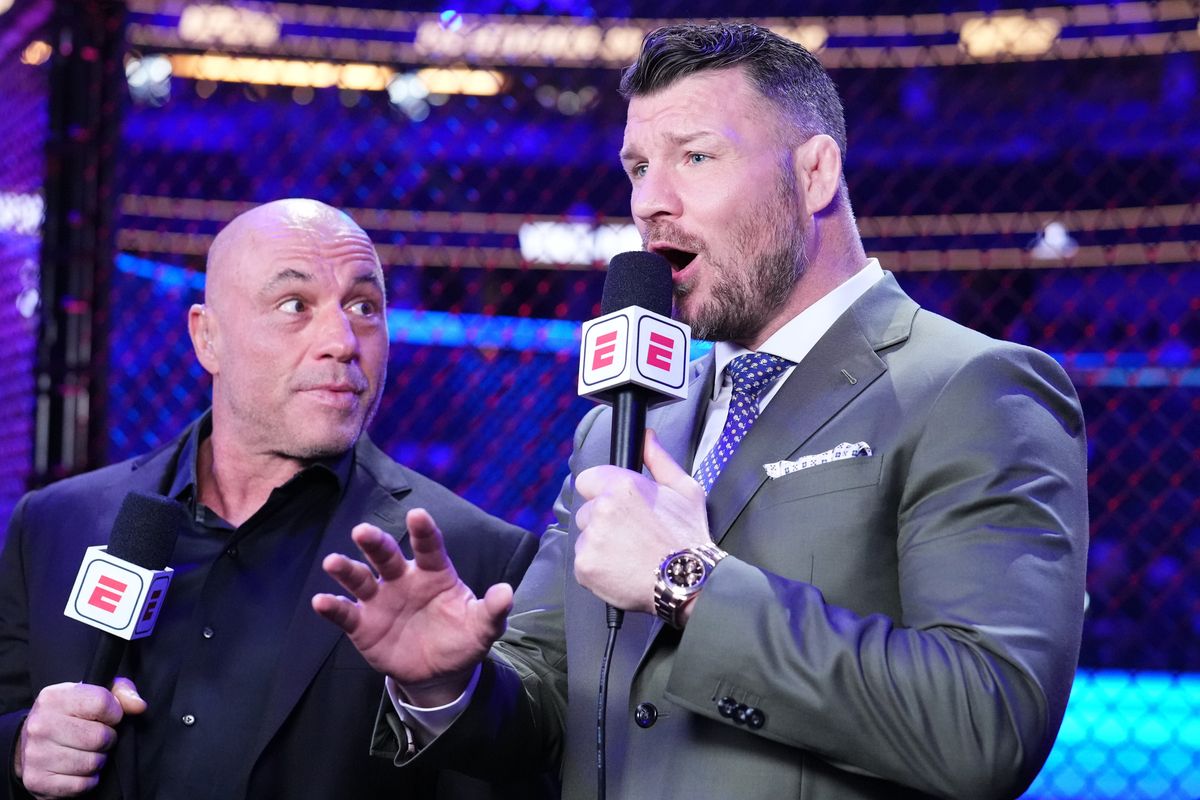 Joe Rogan (l.) and Michael Bisping