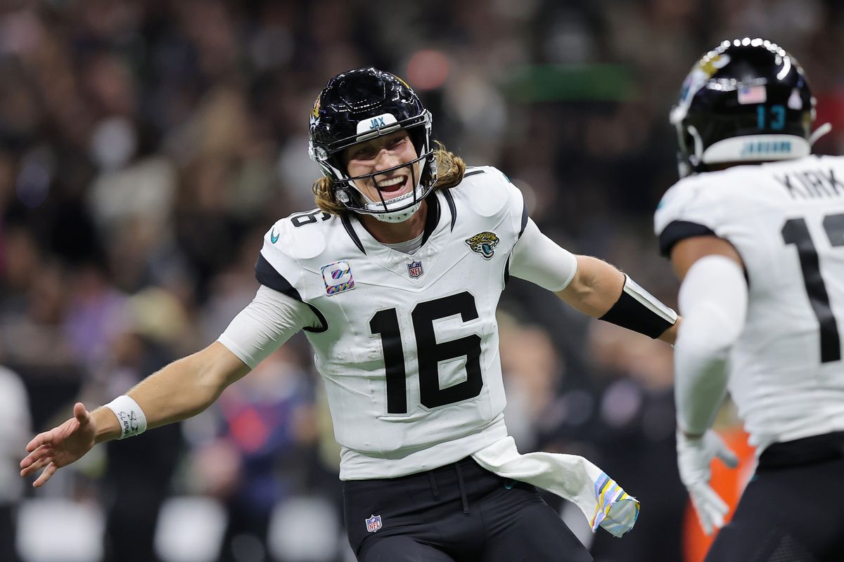 Trevor Lawrence y los Jaguars están 5-2 después de vencer a los Saints en TNF